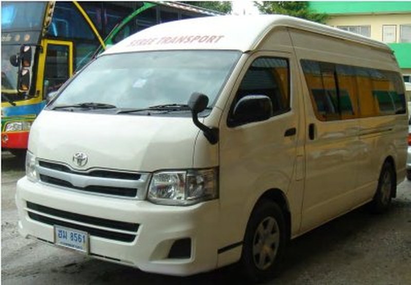 รถแวน Toyota Hiace